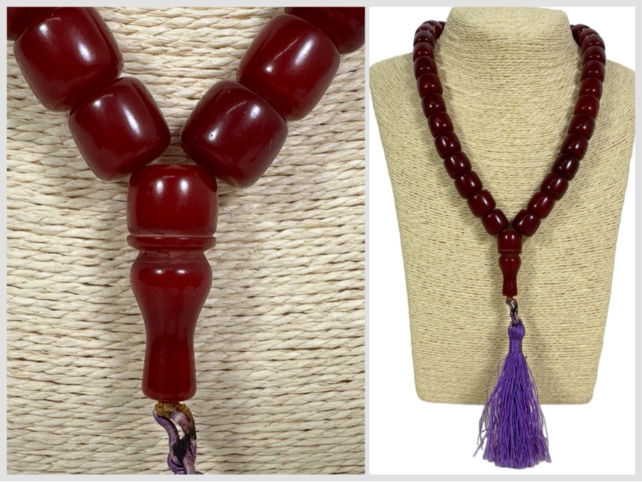 Vintage Bakelite Prayer Beads 20' Necklace Estimate $750 [Photo 1]