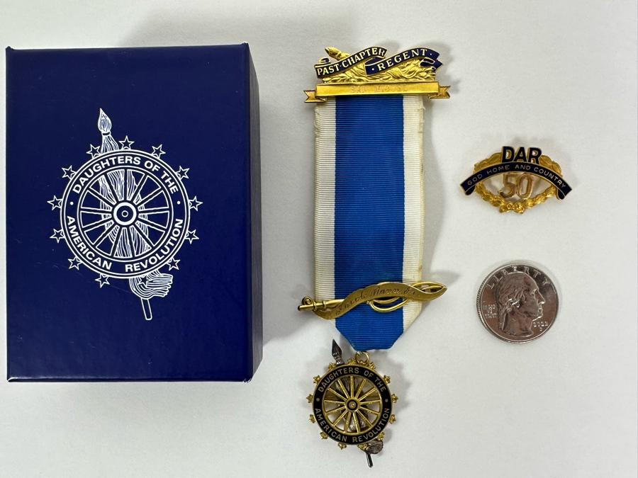 Vintage Daughters Of The American Revolution Gold-Filled Medal And Pin Brooch [Photo 2]