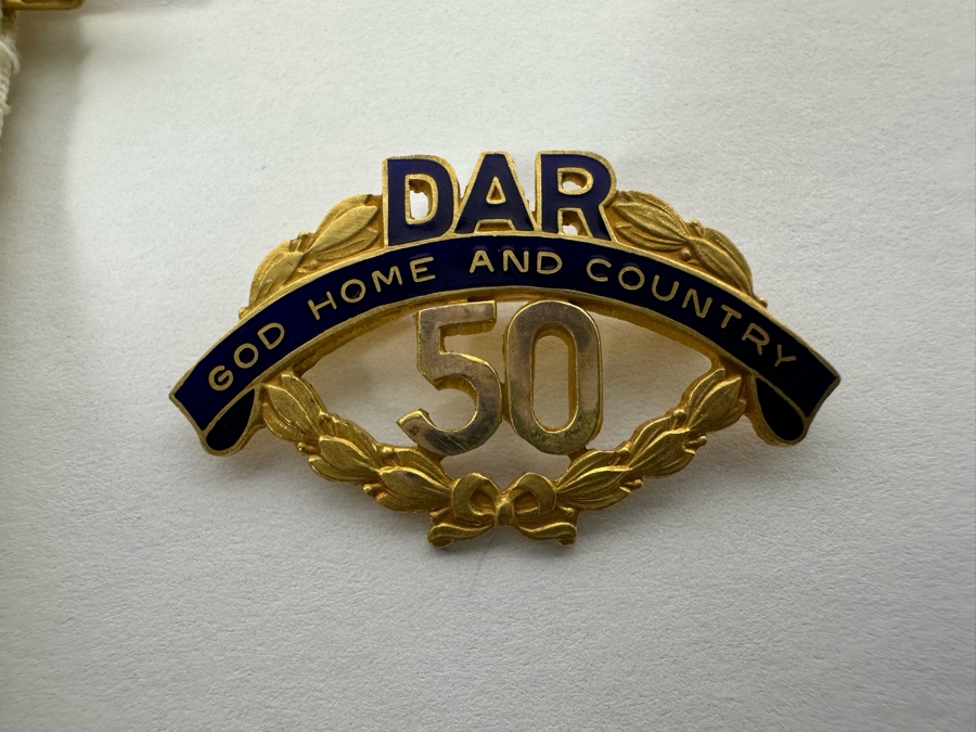 Vintage Daughters Of The American Revolution Gold-Filled Medal And Pin Brooch [Photo 8]