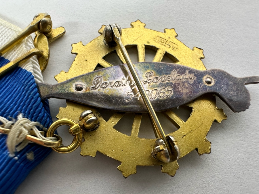 Vintage Daughters Of The American Revolution Gold-Filled Medal And Pin Brooch [Photo 13]