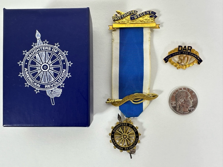 Vintage Daughters Of The American Revolution Gold-Filled Medal And Pin Brooch [Photo 3]