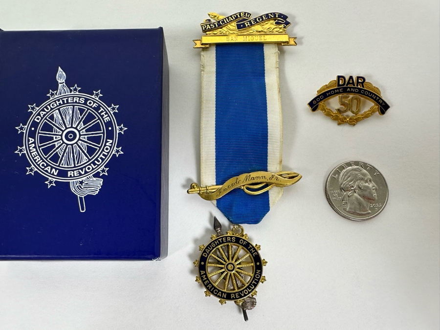 Vintage Daughters Of The American Revolution Gold-Filled Medal And Pin Brooch [Photo 4]