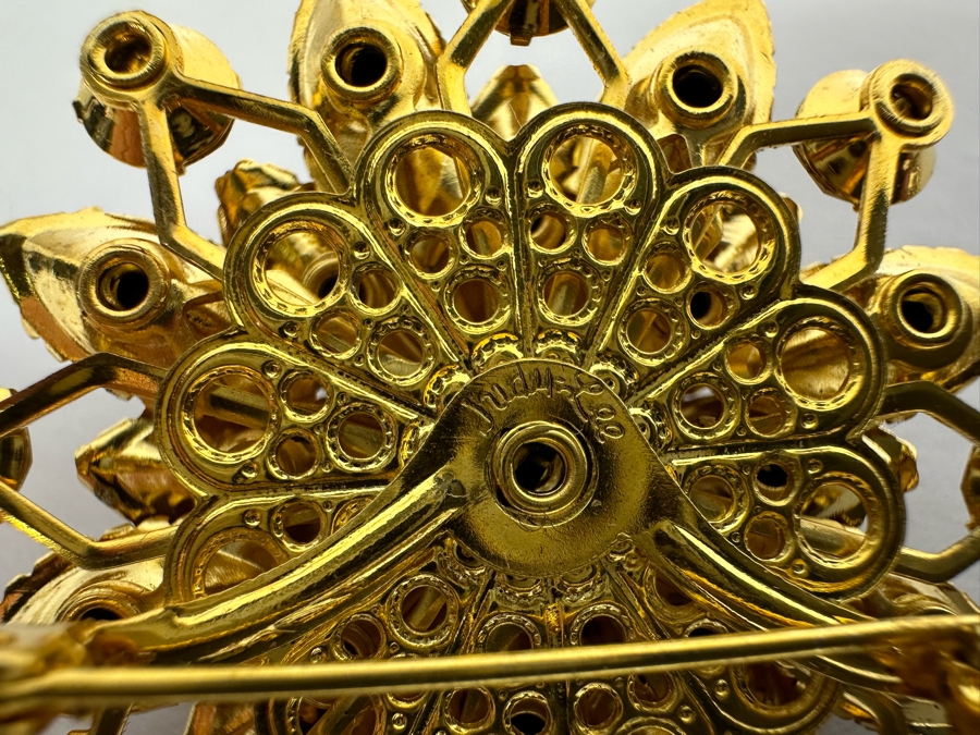 Vintage Costume Jewelry Lot: Choker Necklace 14L With Matching Bracelet 7L (Bottom), Trifari Costume Necklace (Upper Left) And Pair Of Costume Pins Brooches (Upper Right) [Photo 9]