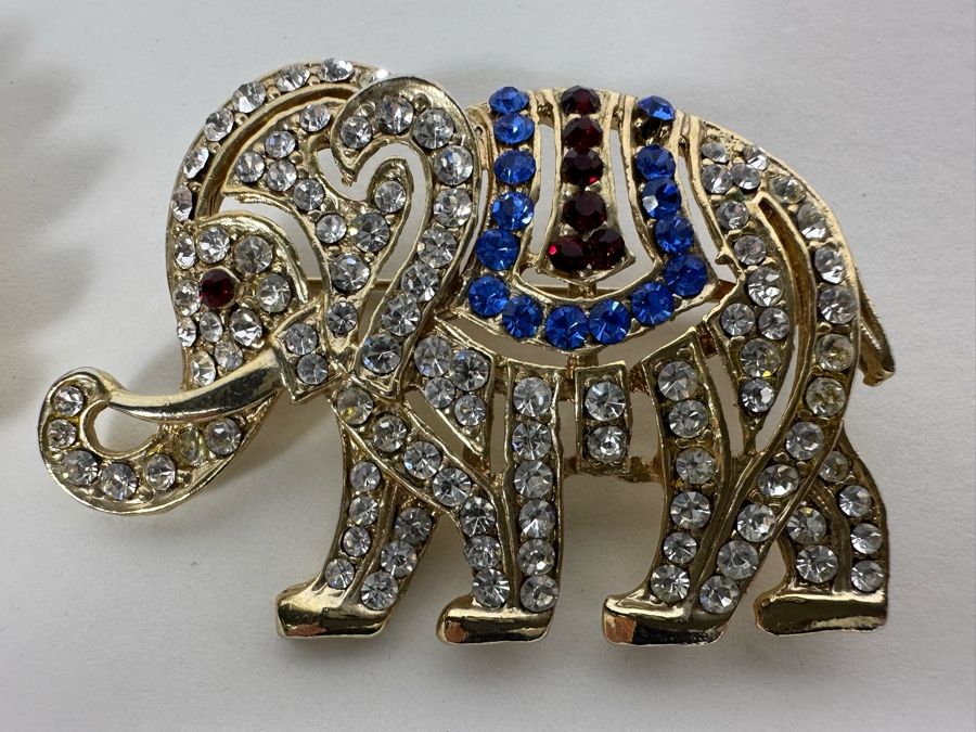 Vintage Costume Jewelry Lot: Choker Necklace 14L With Matching Bracelet 7L (Bottom), Trifari Costume Necklace (Upper Left) And Pair Of Costume Pins Brooches (Upper Right) [Photo 7]