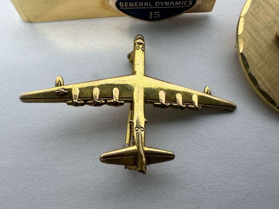 Vintage Gold-Filled General Dynamics 30 Year Employee Pin / Pendant, Gold-Filled General Dynamics 15 Year Employee Tie Clip And Gold-Filled Aerospace Pin [Photo 4]