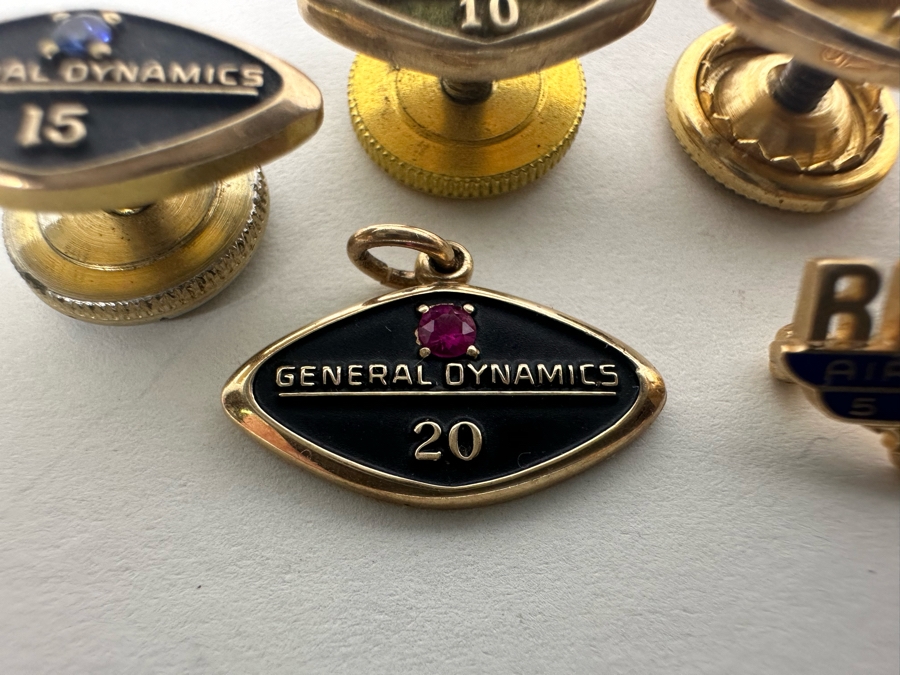(4) Vintage 10K Gold General Dynamics 15 / 10 Year Employee Pins Screwbacks, (1) 10K Gold General Dynamics 20 Year Employee Pendant And (1) 10K Gold 5 Year Rohr Aircraft Employee Pin - 8.9g Total 10K Gold Weight [Photo 4]