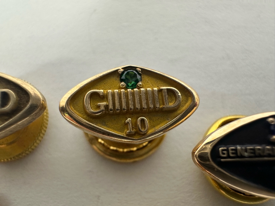 (4) Vintage 10K Gold General Dynamics 15 / 10 Year Employee Pins Screwbacks, (1) 10K Gold General Dynamics 20 Year Employee Pendant And (1) 10K Gold 5 Year Rohr Aircraft Employee Pin - 8.9g Total 10K Gold Weight [Photo 7]