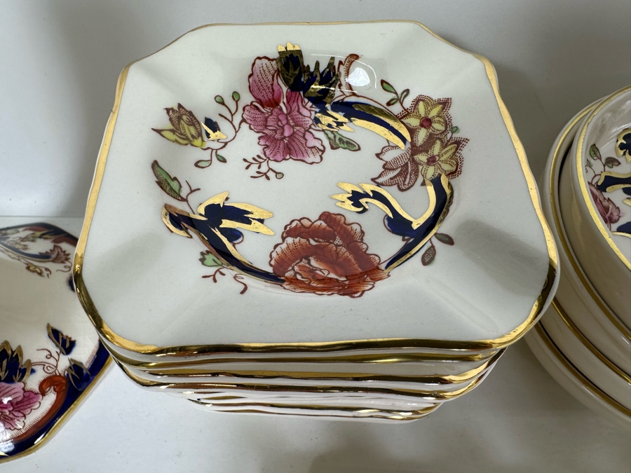 Mason's Ironstone Mandalay Pattern Blue Multicolor Pair Of Candlesticks, (10) Ashtrays, Pair Of Cigarette Holders, (4) Small Dishes And Toast Server Made In England [Photo 5]