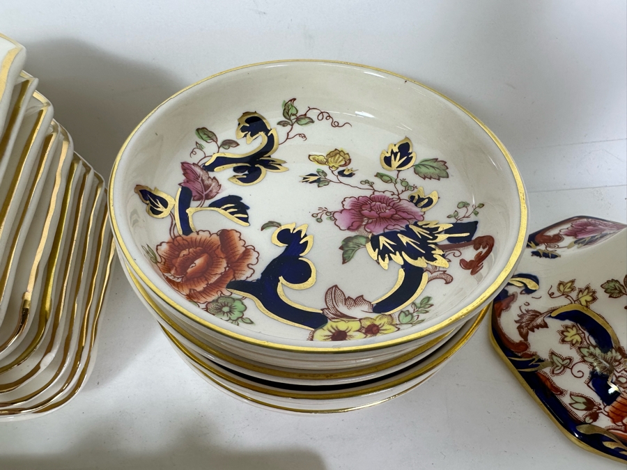 Mason's Ironstone Mandalay Pattern Blue Multicolor Pair Of Candlesticks, (10) Ashtrays, Pair Of Cigarette Holders, (4) Small Dishes And Toast Server Made In England [Photo 6]