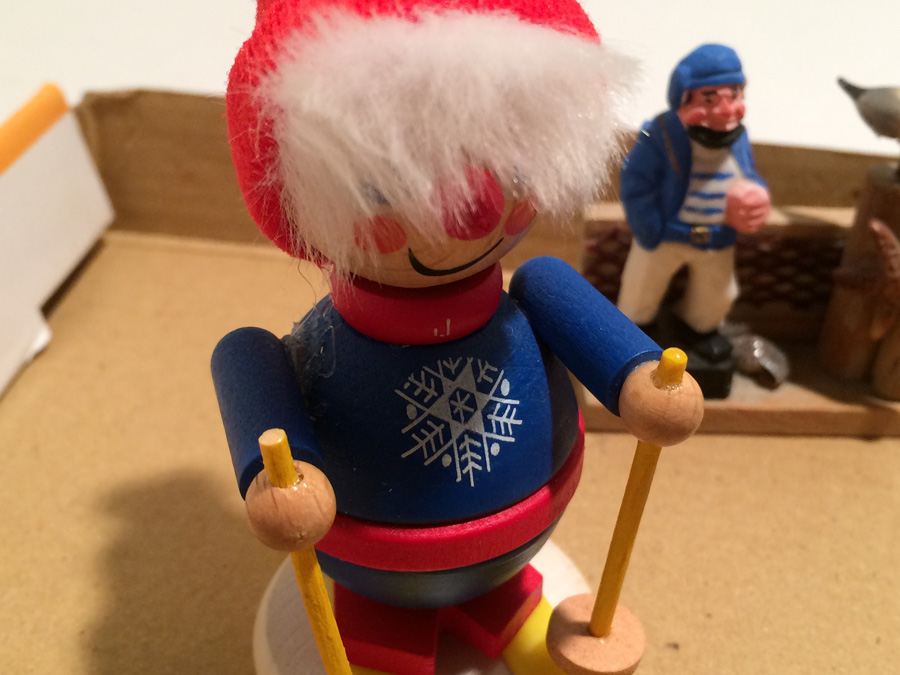 Vintage Lot Includes Cast Iron Figures on Bench and Wooden Figures [Photo 30]