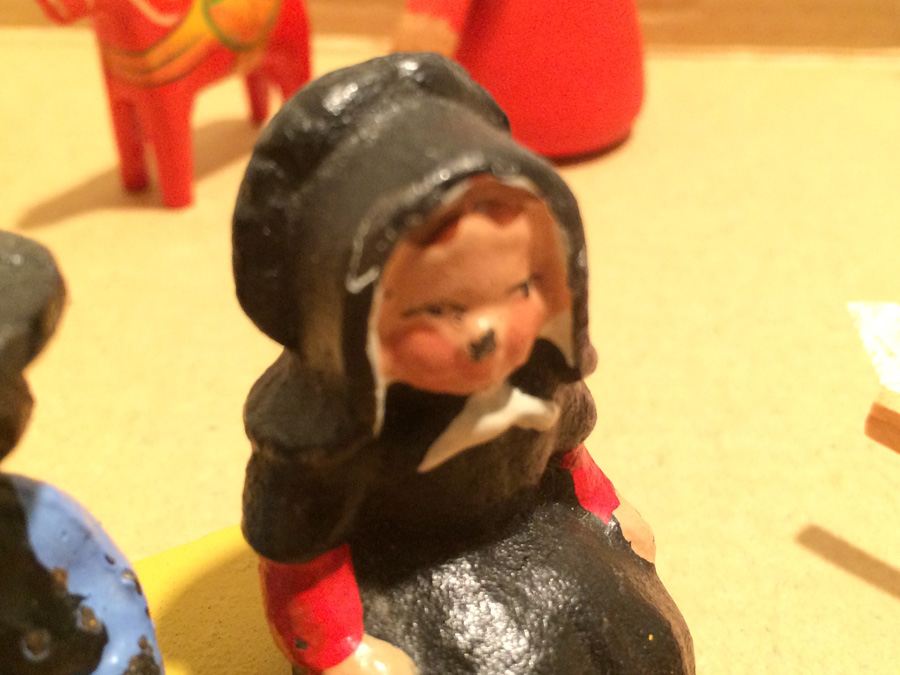 Vintage Lot Includes Cast Iron Figures on Bench and Wooden Figures [Photo 5]