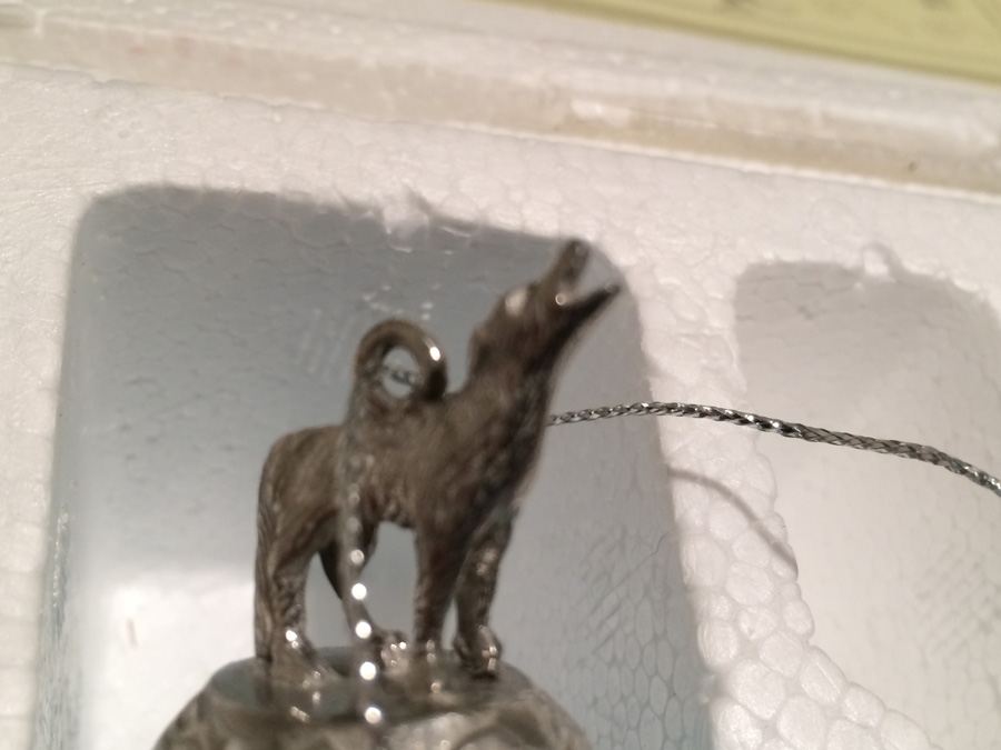 Pair of Limited Edition Wolf Ornaments - The Bradford Editions - 'Silver Scout' & 'Black Knight' [Photo 6]