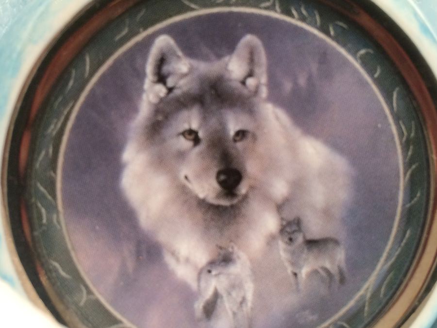 Pair of Limited Edition Wolf Ornaments - The Bradford Editions - 'Silver Scout' & 'Black Knight' [Photo 7]