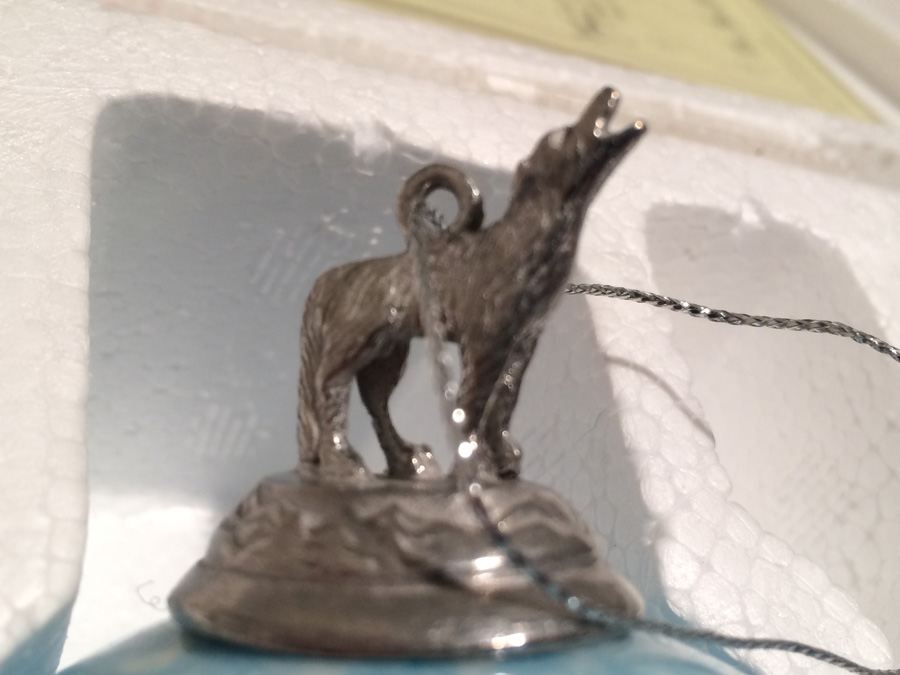 Pair of Limited Edition Wolf Ornaments - The Bradford Editions - 'Silver Scout' & 'Black Knight' [Photo 5]