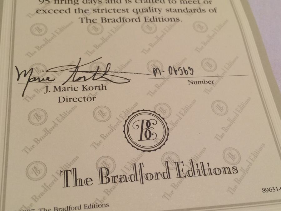 Pair of Limited Edition Wolf Ornaments - The Bradford Editions - 'Silver Scout' & 'Black Knight' [Photo 12]