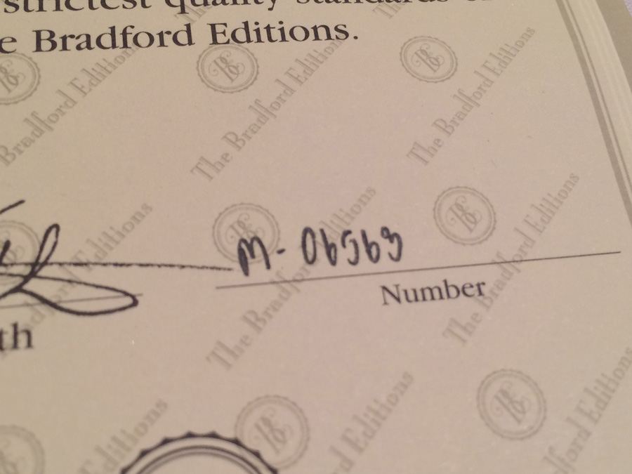 Pair of Limited Edition Wolf Ornaments - The Bradford Editions - 'Silver Scout' & 'Black Knight' [Photo 13]