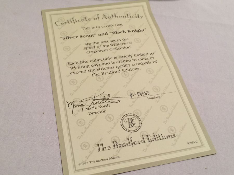 Pair of Limited Edition Wolf Ornaments - The Bradford Editions - 'Silver Scout' & 'Black Knight' [Photo 10]