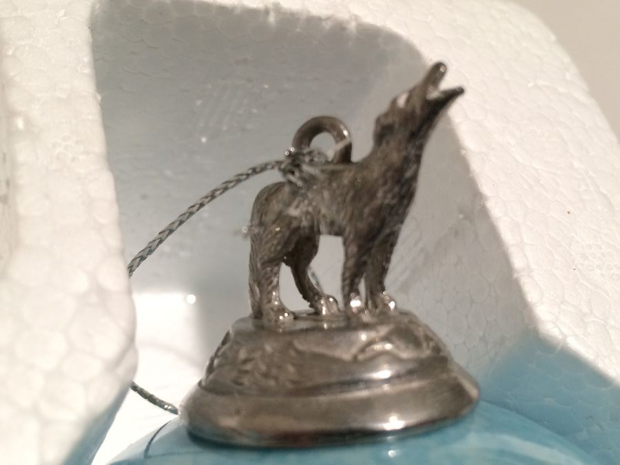 Pair of Limited Edition Wolf Ornaments - The Bradford Editions - 'Silver Scout' & 'Black Knight' [Photo 9]