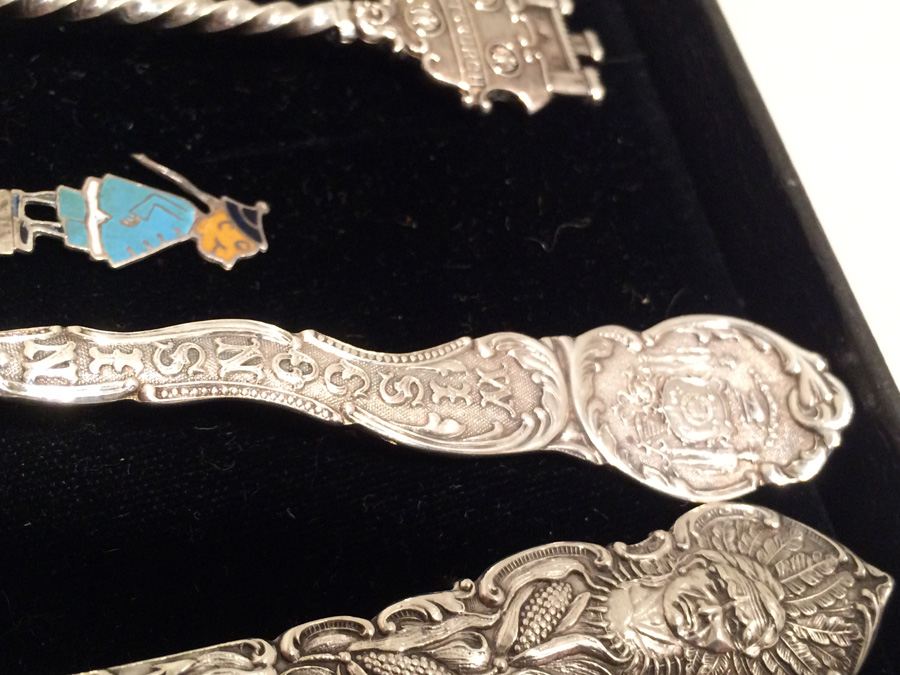 Huge Lot of 19 Silver Vintage Souvenir Spoons [Photo 31]