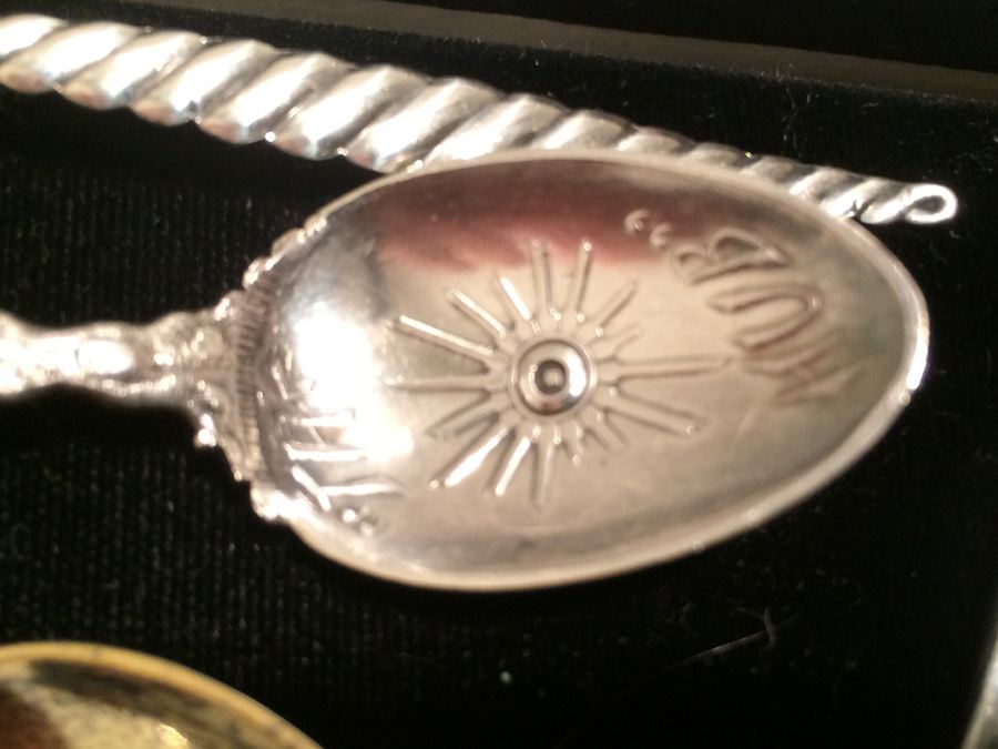 Huge Lot of 19 Silver Vintage Souvenir Spoons [Photo 12]