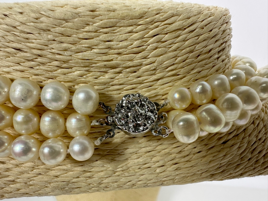 3-Strand 17' Pearl Necklace [Photo 5]