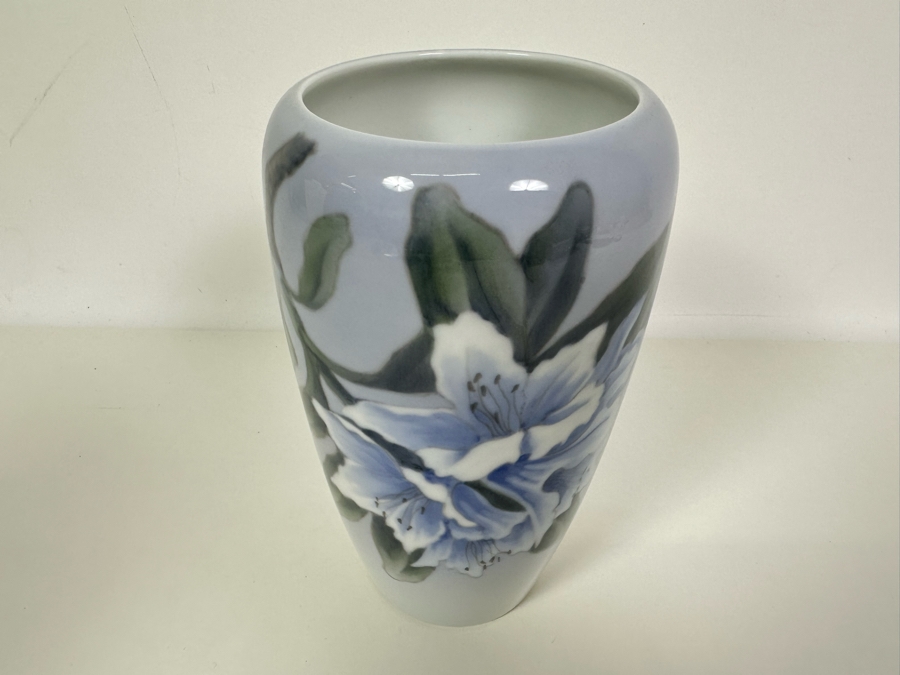 Royal Copenhagen Denmark Vase 7.5H [Photo 2]