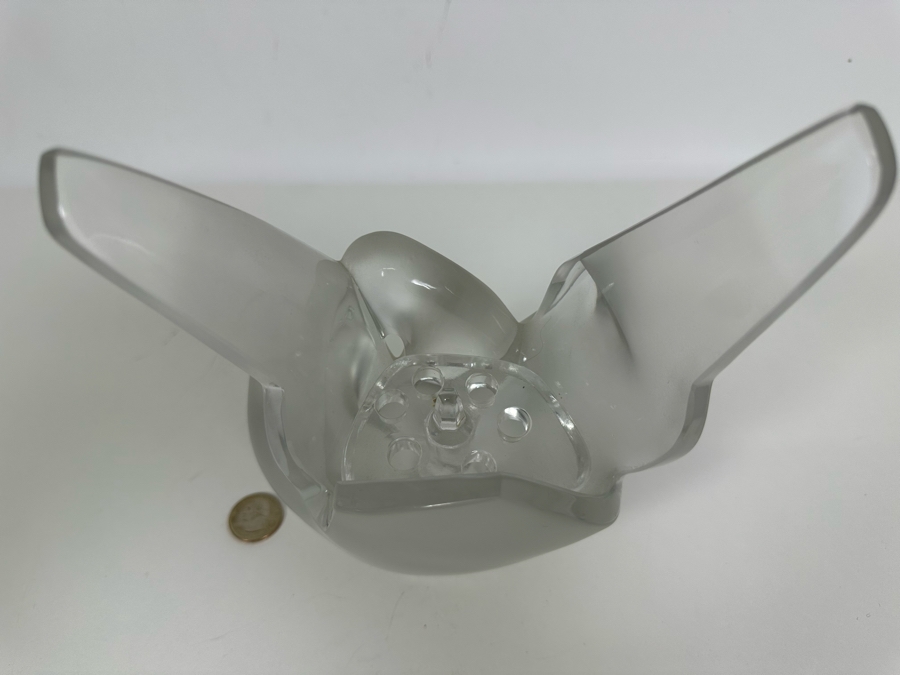 Large Lalique France Pair Of Doves Frosted Crystal 'Sylvie' Vase With Flower Frog 7W X 8H [Photo 6]