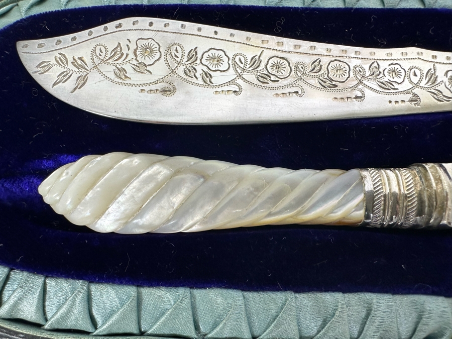 Old English Victorian Pair Of Canape Knives With Carved Mother Of Pearl Handles Circa 1860 From Sheffield England With Original Box From The Collection Of David Orgell [Photo 4]