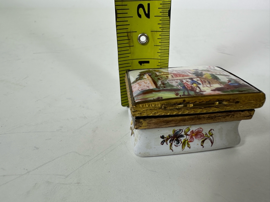 Antique English Hand Painted Enamel Snuff Box With Spoon 2W X 1.5D X .75H [Photo 15]