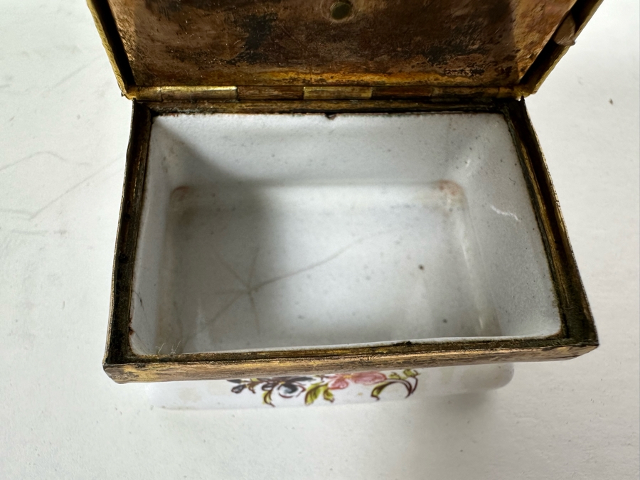 Antique English Hand Painted Enamel Snuff Box With Spoon 2W X 1.5D X .75H [Photo 9]