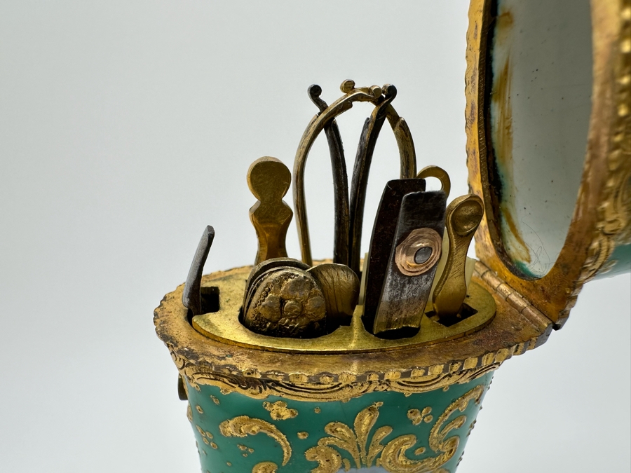 Antique South Staffordshire Enamel Etui Of Tapering Form Painted With Classical Landscapes Circa 1770 4'L Sold In 1983 In London Via Halcyon Days Antiques For 4,830 Pounds In Today's Pounds [Photo 18]