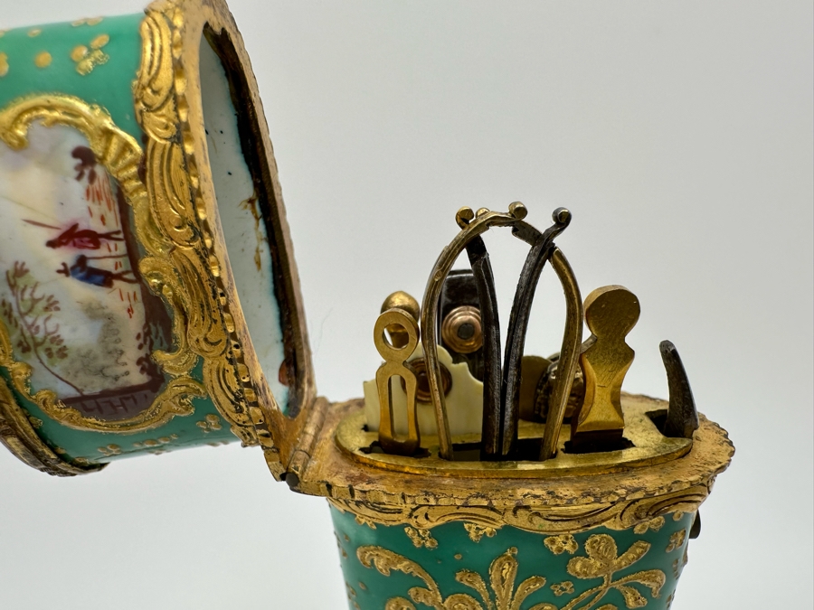 Antique South Staffordshire Enamel Etui Of Tapering Form Painted With Classical Landscapes Circa 1770 4'L Sold In 1983 In London Via Halcyon Days Antiques For 4,830 Pounds In Today's Pounds [Photo 21]