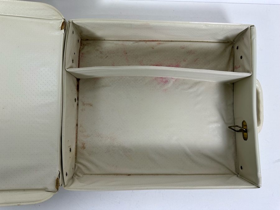 Vintage 1961 Barbie Ponytail Doll Case 11W X 12D X 3H [Photo 9]