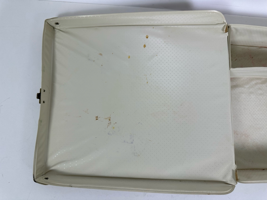 Vintage 1961 Barbie Ponytail Doll Case 11W X 12D X 3H [Photo 10]