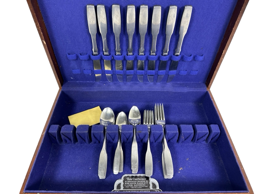 Oneidacraft Premier Stainless Steel Flatware With Wooden Storage Box