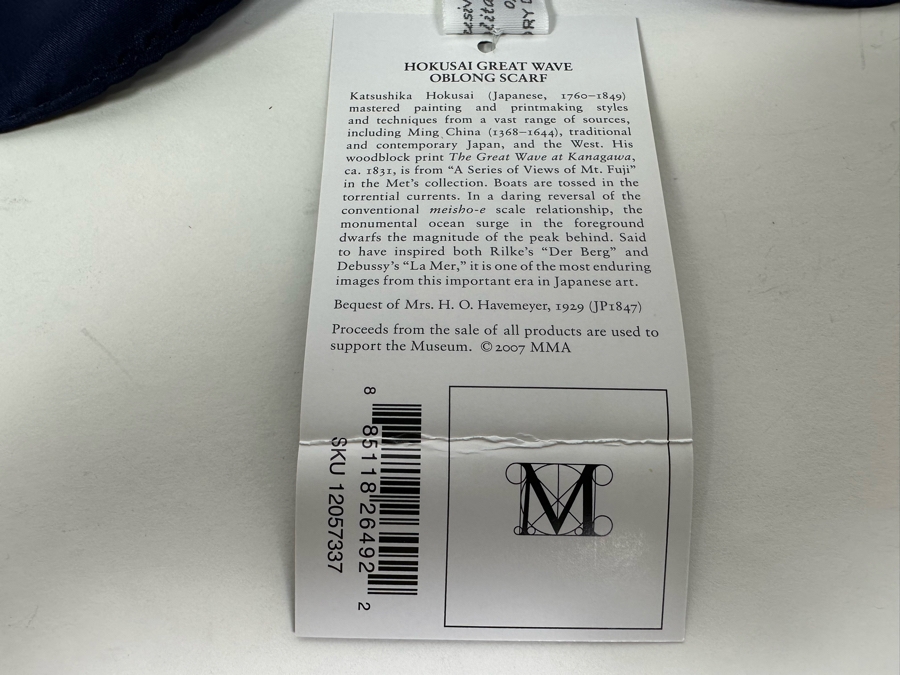 New 100% Silk Scarf From The Metropolitan Museum Of Art Hokusai Great Wave Oblong Scarf [Photo 5]