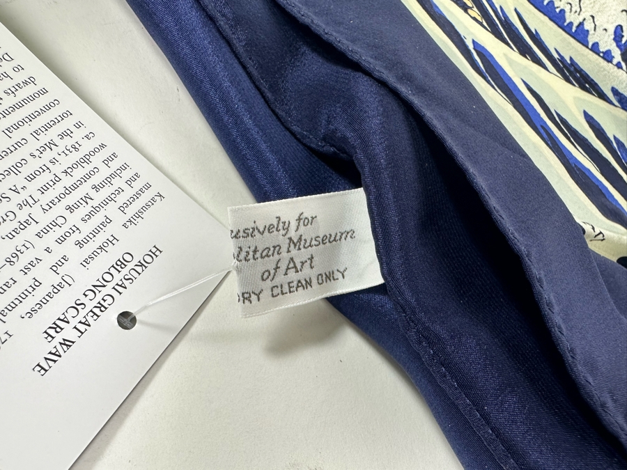 New 100% Silk Scarf From The Metropolitan Museum Of Art Hokusai Great Wave Oblong Scarf [Photo 8]