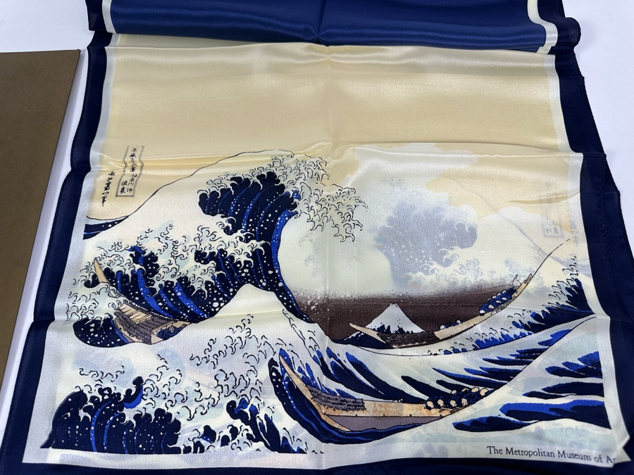 New 100% Silk Scarf From The Metropolitan Museum Of Art Hokusai Great Wave Oblong Scarf [Photo 3]