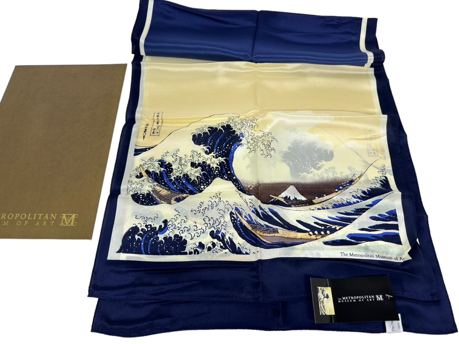 New 100% Silk Scarf From The Metropolitan Museum Of Art Hokusai Great Wave Oblong Scarf