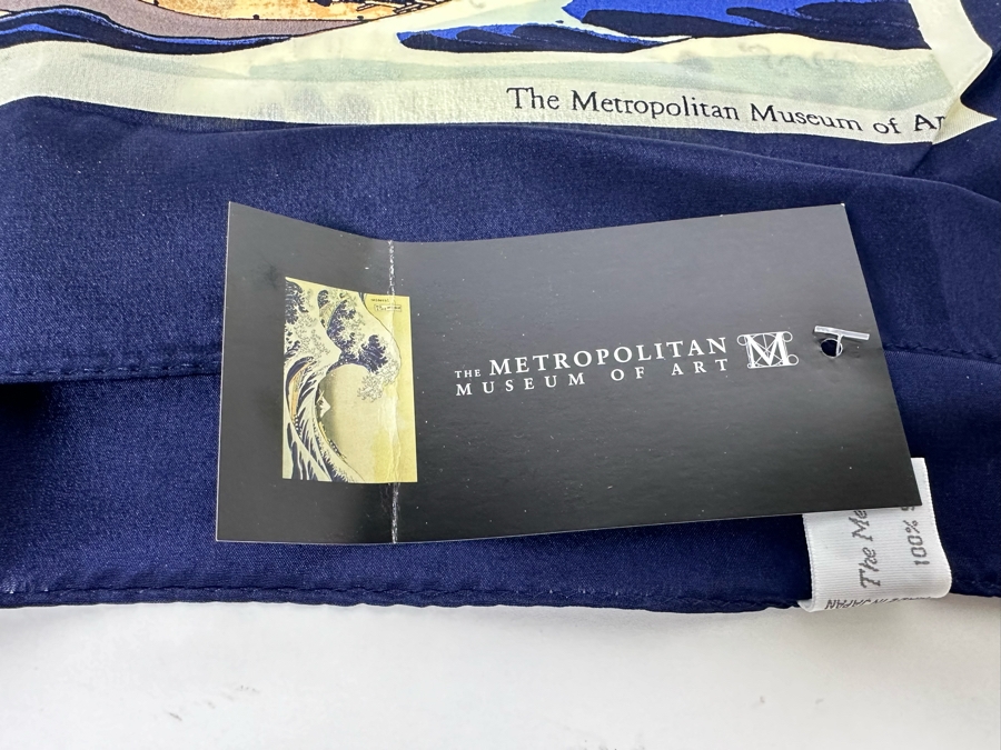 New 100% Silk Scarf From The Metropolitan Museum Of Art Hokusai Great Wave Oblong Scarf [Photo 4]