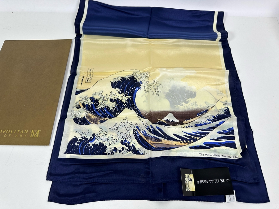 New 100% Silk Scarf From The Metropolitan Museum Of Art Hokusai Great Wave Oblong Scarf [Photo 2]