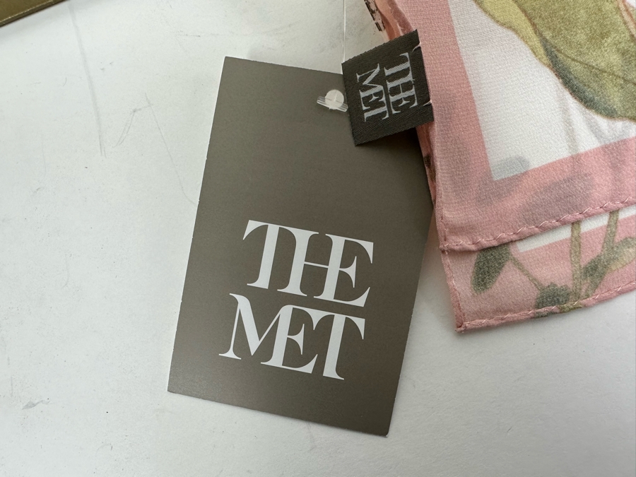New 100% Silk Scarf From The Metropolitan Museum Of Art Margaret Neilson Armstrong American Botanicals Oblong Scarf [Photo 6]