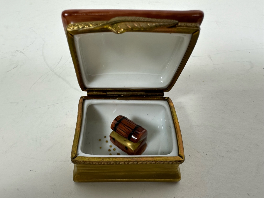 Limoges France Porcelain Hand Painted Small Hinged Box 1.5W X 1.75D X .75H [Photo 4]