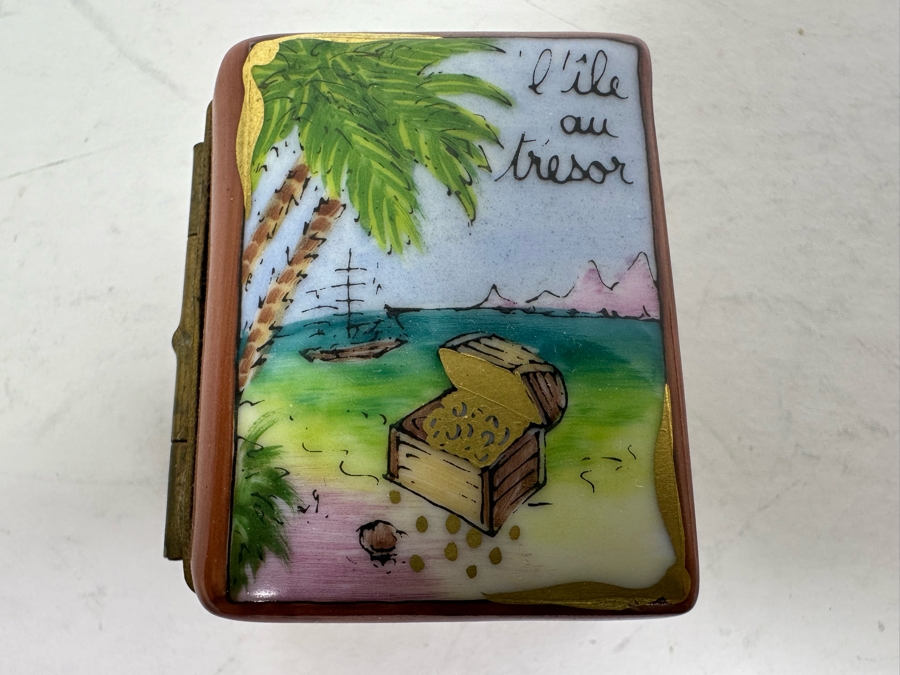 Limoges France Porcelain Hand Painted Small Hinged Box 1.5W X 1.75D X .75H [Photo 2]