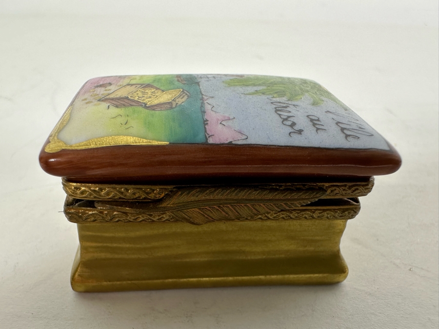 Limoges France Porcelain Hand Painted Small Hinged Box 1.5W X 1.75D X .75H [Photo 3]