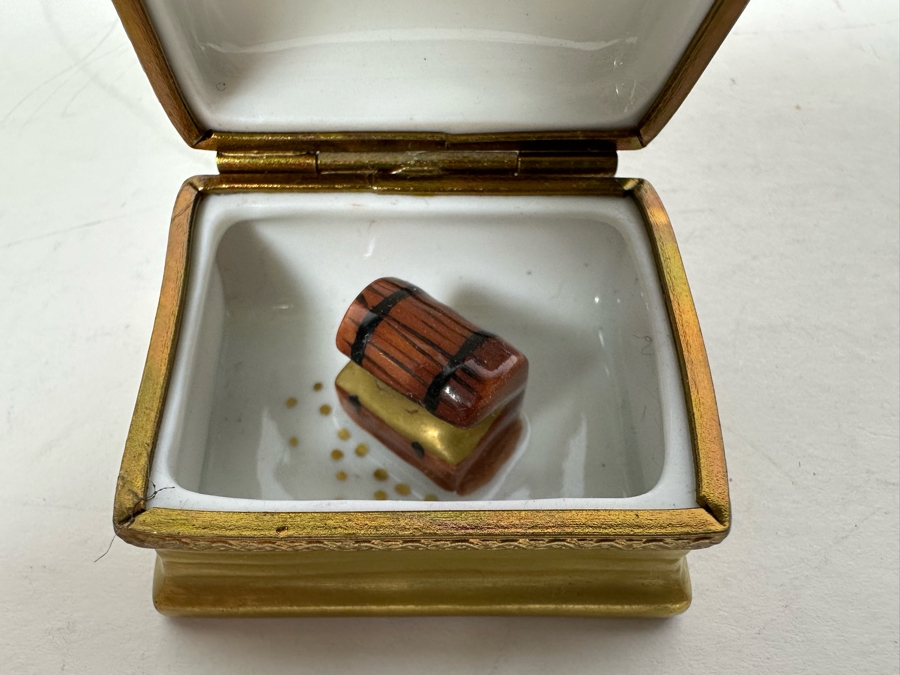 Limoges France Porcelain Hand Painted Small Hinged Box 1.5W X 1.75D X .75H [Photo 5]