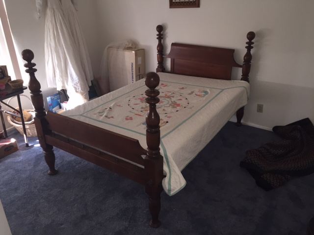 Twin Size Bed (Includes Mattress and Box Spring / Does Not Include Quilt*) [Photo 1]