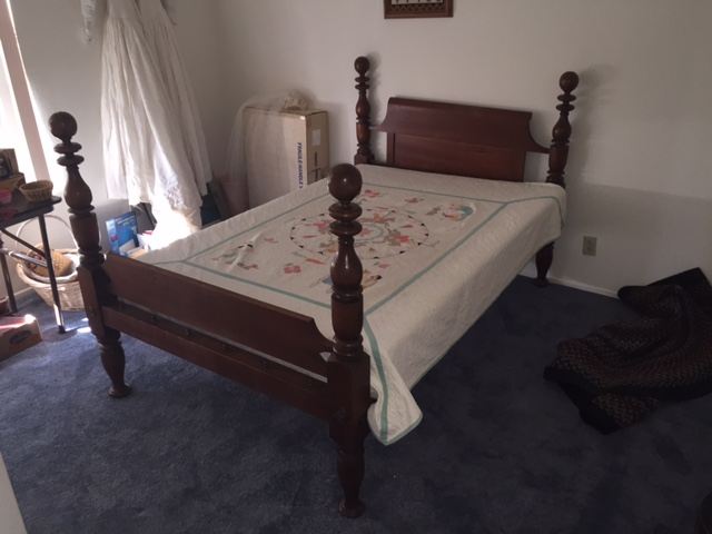 Twin Size Bed (Includes Mattress and Box Spring / Does Not Include Quilt*)