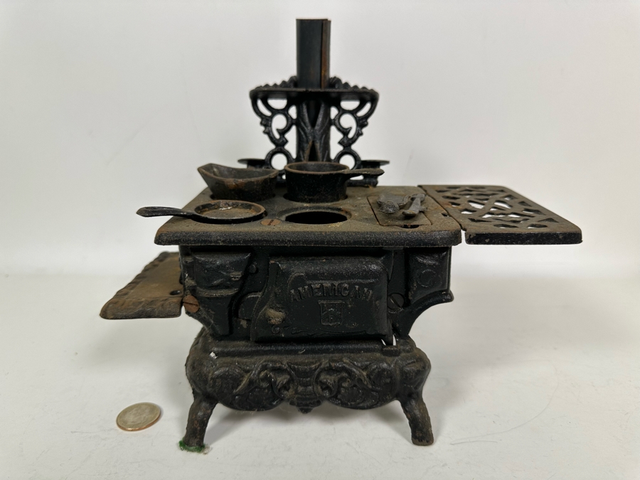 Antique American Miniature Cast Iron Stove With Accessories 9.5W X 5D X 9H [Photo 2]