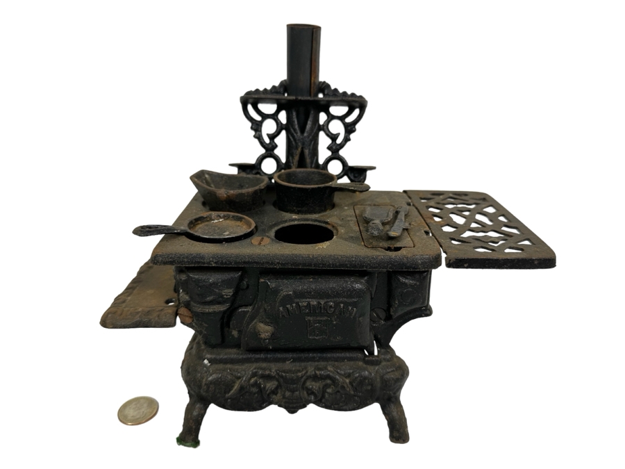 Antique American Miniature Cast Iron Stove With Accessories 9.5W X 5D X 9H